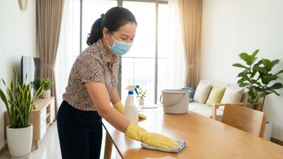 Cách bảo vệ sức khỏe khi dọn dẹp, tẩy rửa nhà cửa